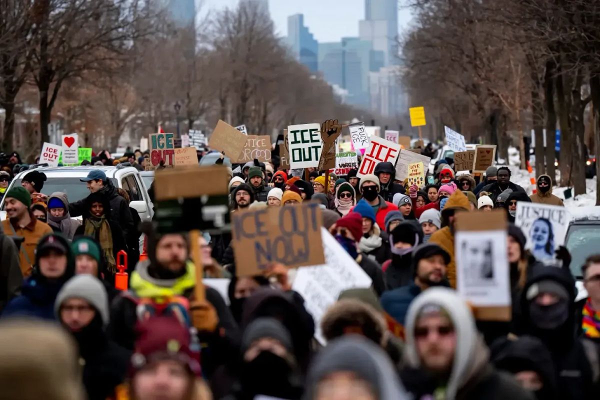 13 Rules to Protect Yourself While Protesting At No Kings