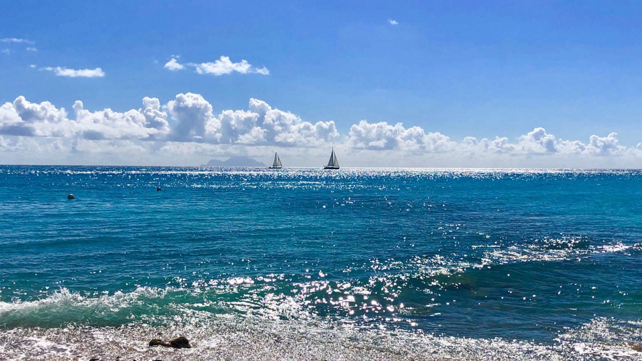 idigo bay st maarten view to saba