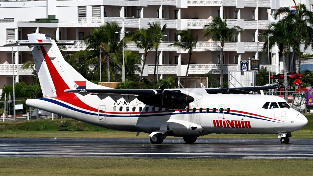 Princess Juliana International Airport SXM - Winair
