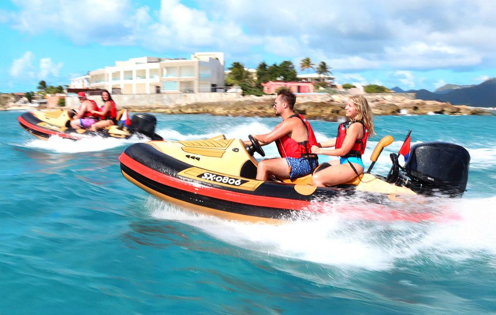 Yoho Pirates Speedboat passing the bluff at Beacon Hill, St Maarten