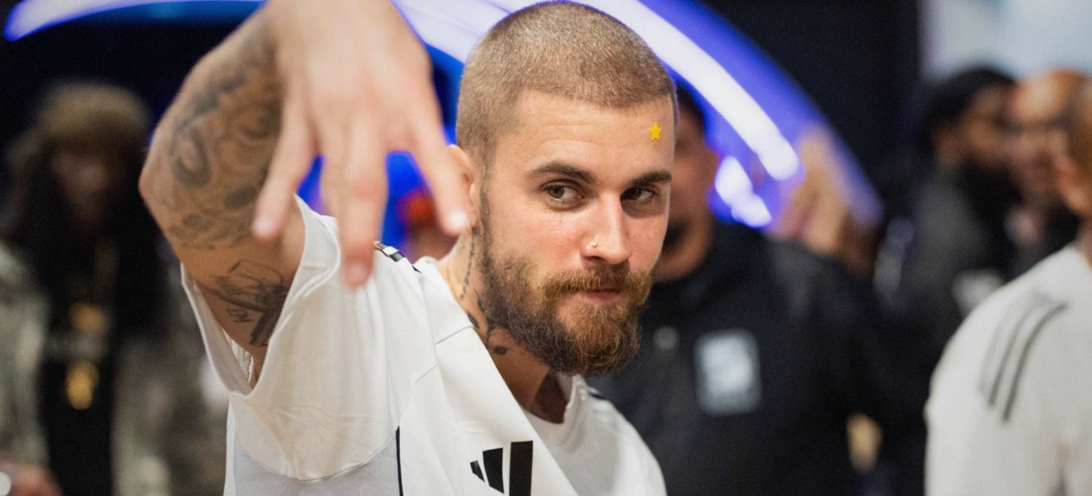 Justin Bieber Hosts Halloween Twitch Livestream with Sebastian Maniscalco | The Metalverse.net