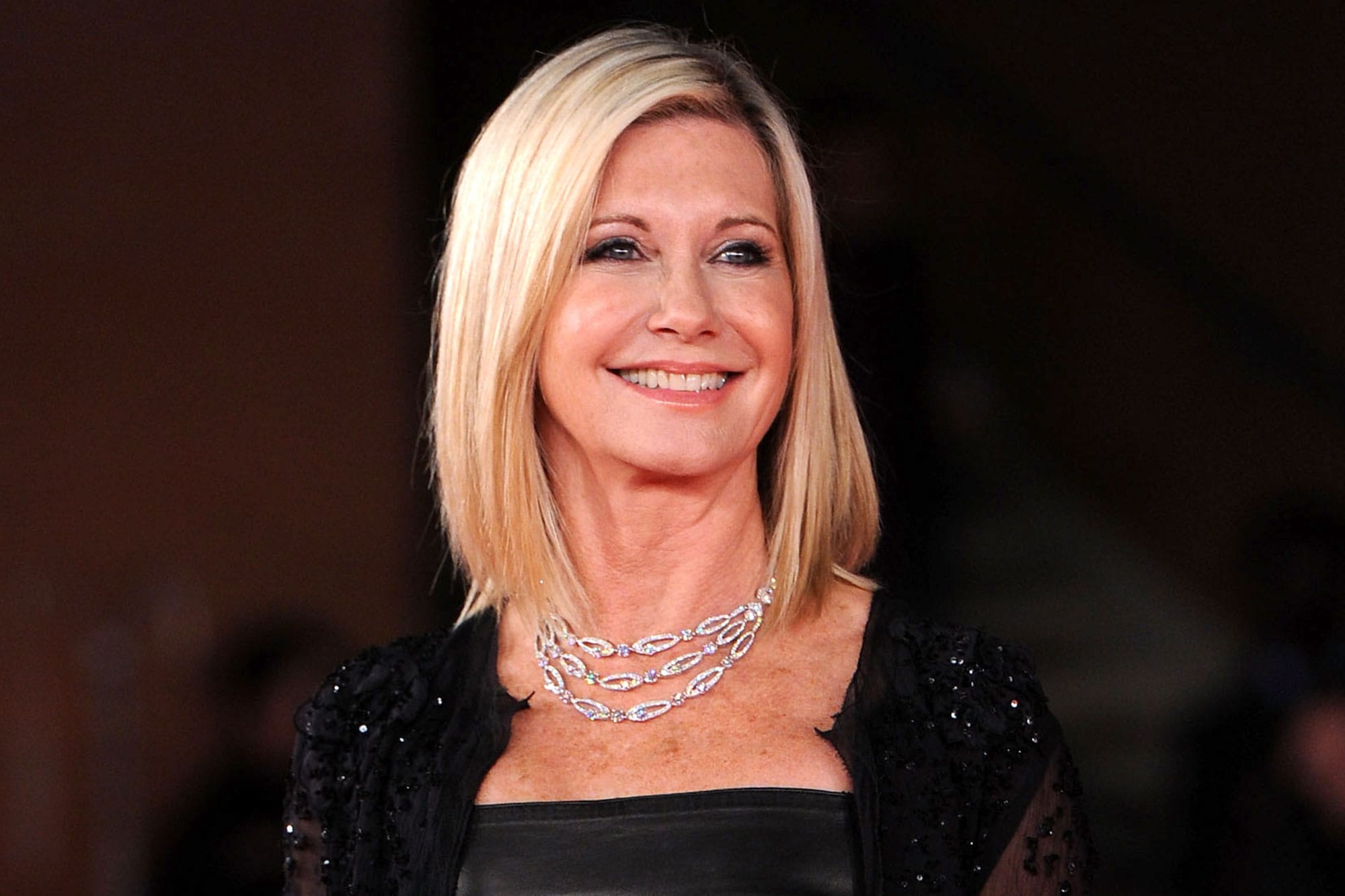The 35 Most Popular Country Artists in the World: Olivia Newton| The Metalverse.net