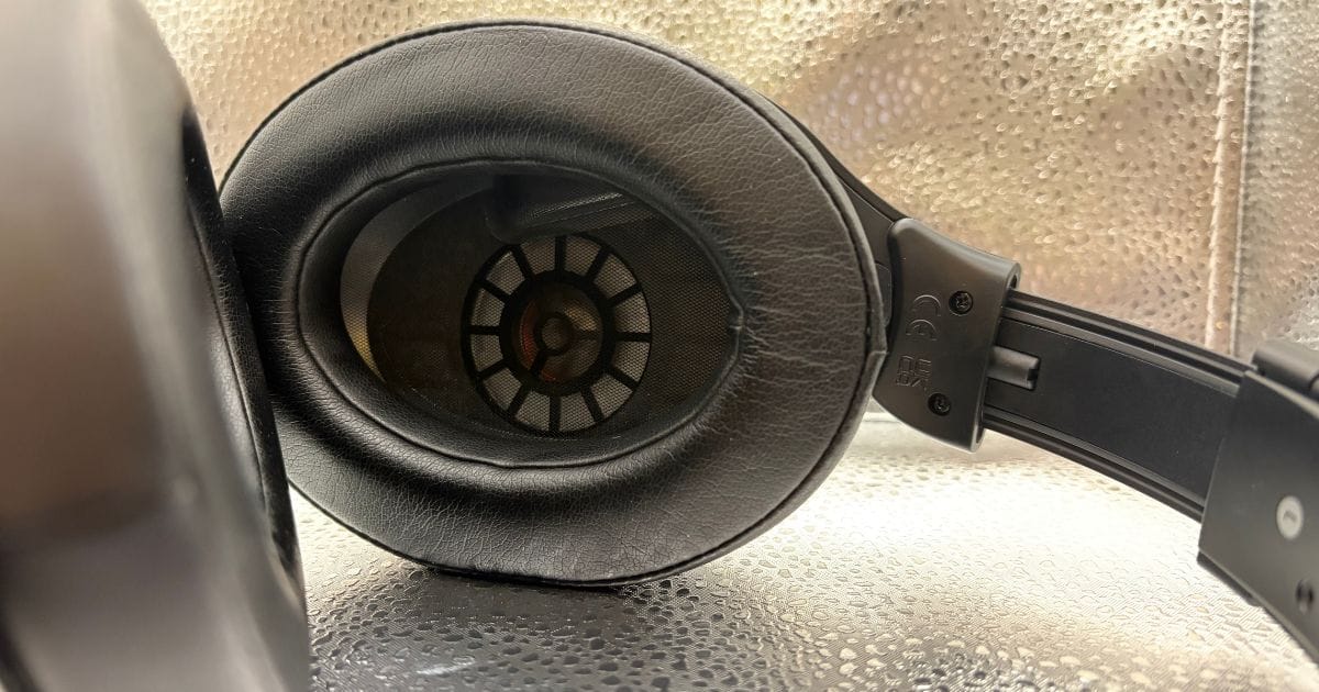 Dekoni Earpads on Sennheiser HD550
