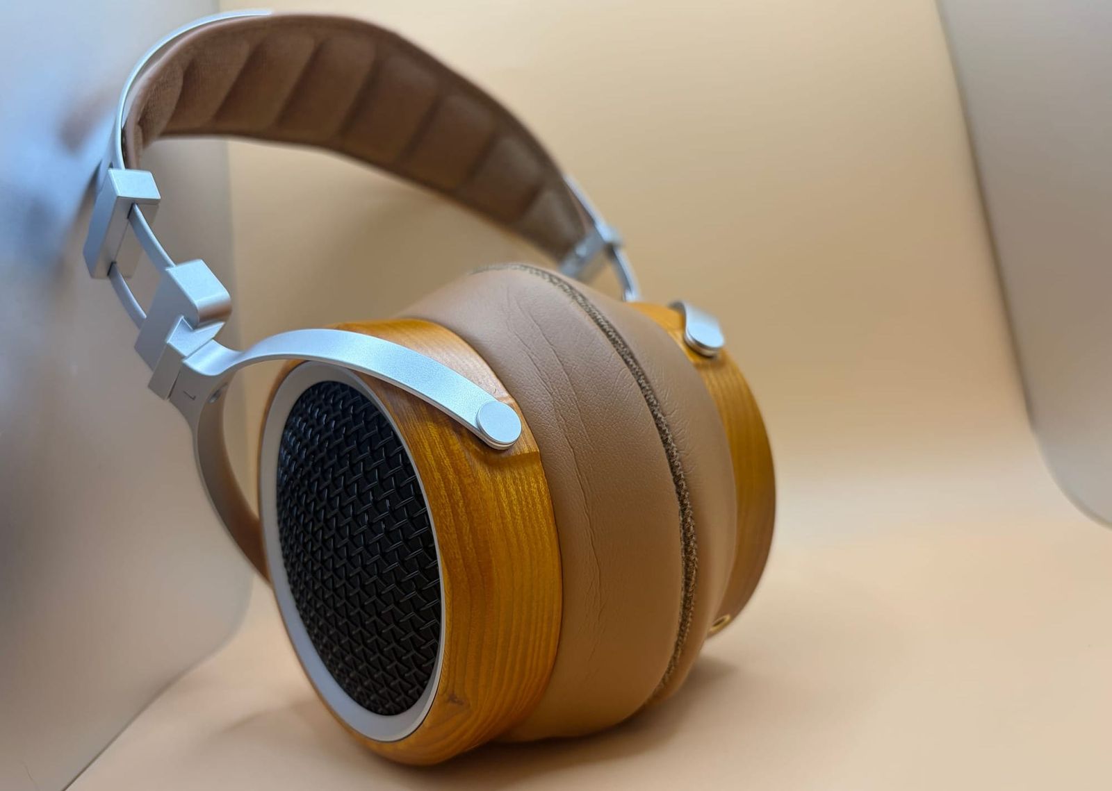 Sivga Luan Headphone sitting against a tan background