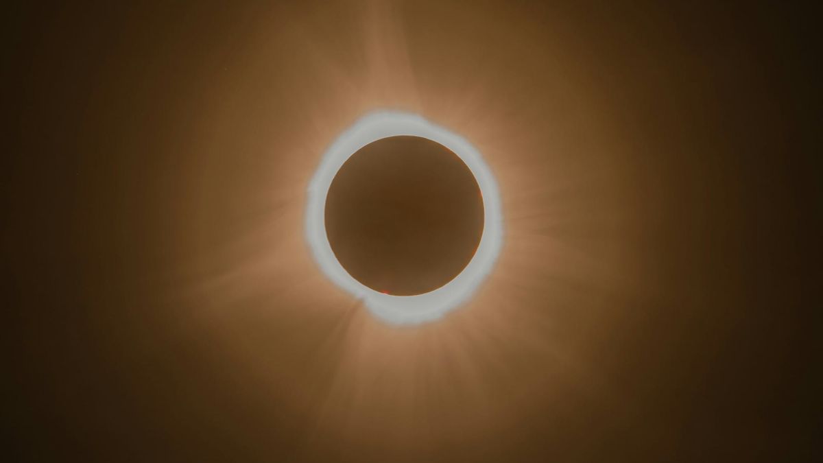 Eclissi solare totale del 2026: dove vederla e perché prenotare già ora
