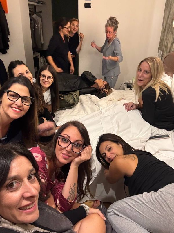 Dietro le quinte di una rinascita: il volto umano del network marketing