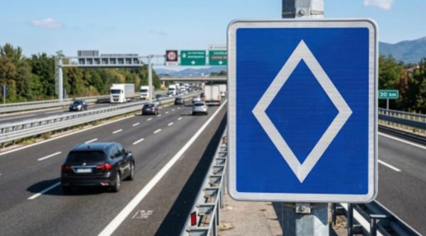 Nuovo cartello stradale rombo: significato e multe (non ancora in Italia)