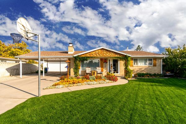 Why East Valley Homeowners Are Not Selling. And Why That Changes Everything for Buyers Who Are Ready to Move.