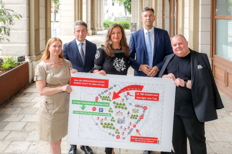 NEOS Wien Mobilitätssprecherin Angelika Pipal-Leixner, Mag. iur. Dr. iur. Nikolaus Forgó, Universitätsprofessor an der Universität Wien, Mobilitätstadträtin Ulli Sima, Bezirksvorsteher der Inneren Stadt Markus Figl und Vorsitzender des Mobilitätsausschusses, Gemeinderat Erich Valentin