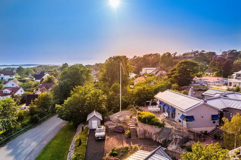 solen står högt upp