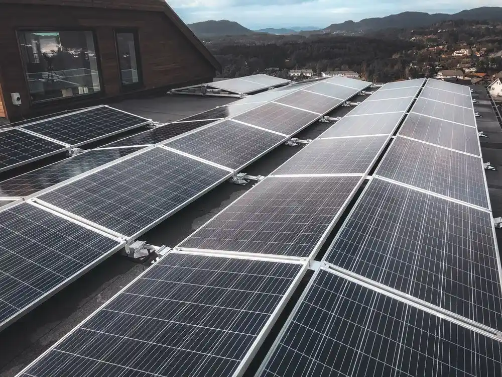 Solpaneler på platt tak