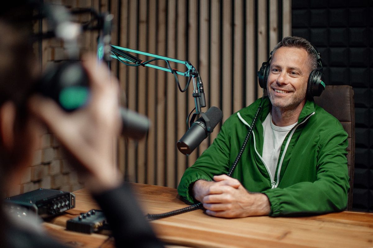 THE BUSINESS OF PODCASTING Inside the Complex Economics of the Audio Revolution A LimitlessNewsletter Special Report