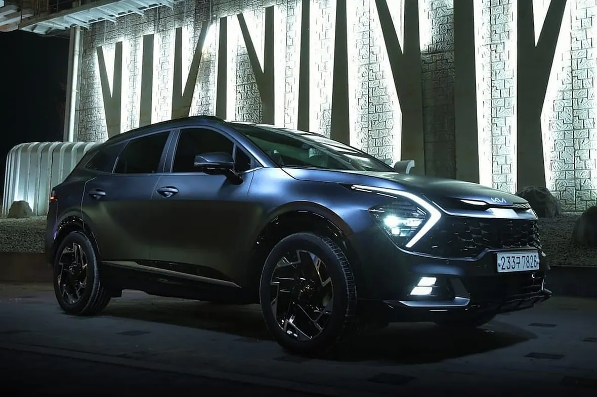 A UK Kia, verifying Kia service history uses Kia Connect app and the 7-year warranty trail.