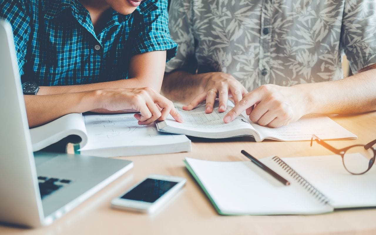 scholarships that are easy to apply for