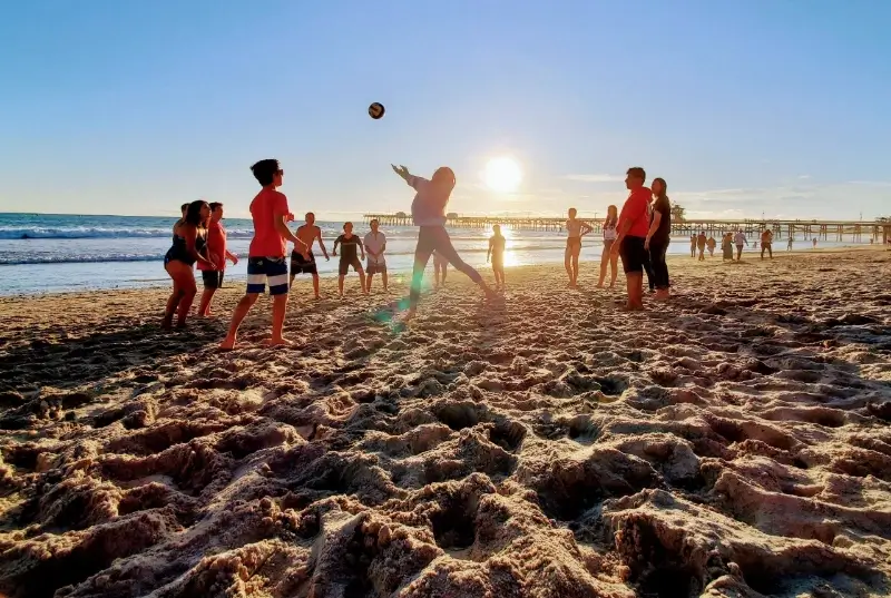 college students stay active with beach volleyball