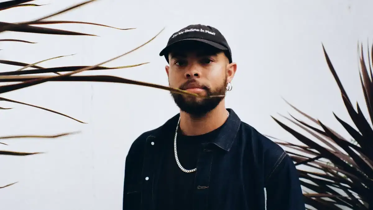 Alex Cosmo Blake – introspección y fusión contemporánea