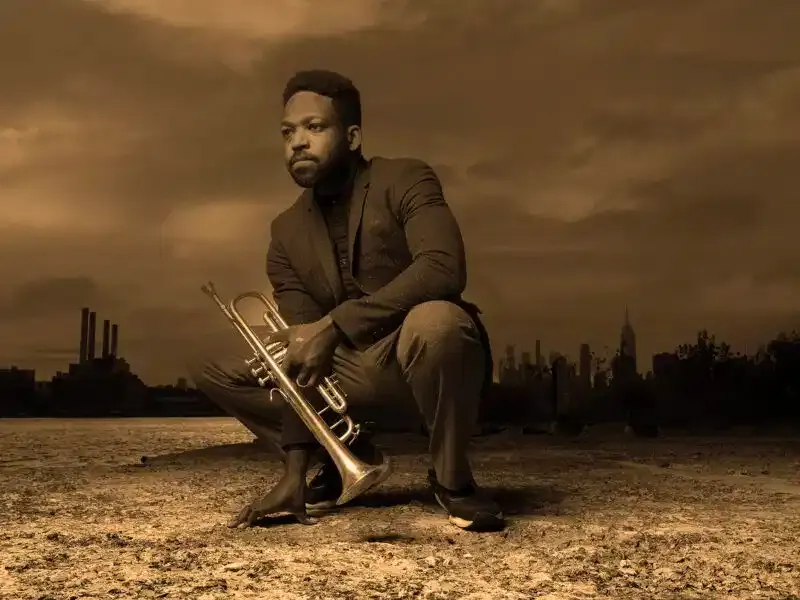 Dave Adewumi – tensión, estructura y búsqueda en el jazz contemporáneo