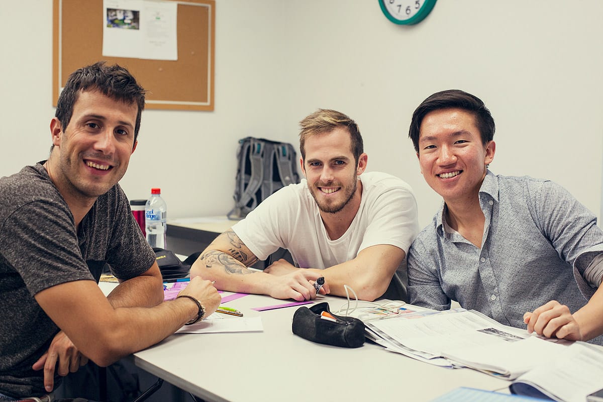 인포럼 어학원 캠퍼스 전경과 라운지