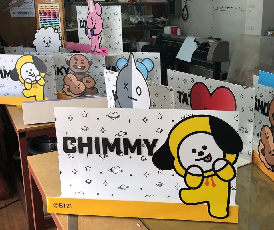 포맥스 캐릭터 진열대 | 실사출력 + 돔보컷팅 + CNC가공