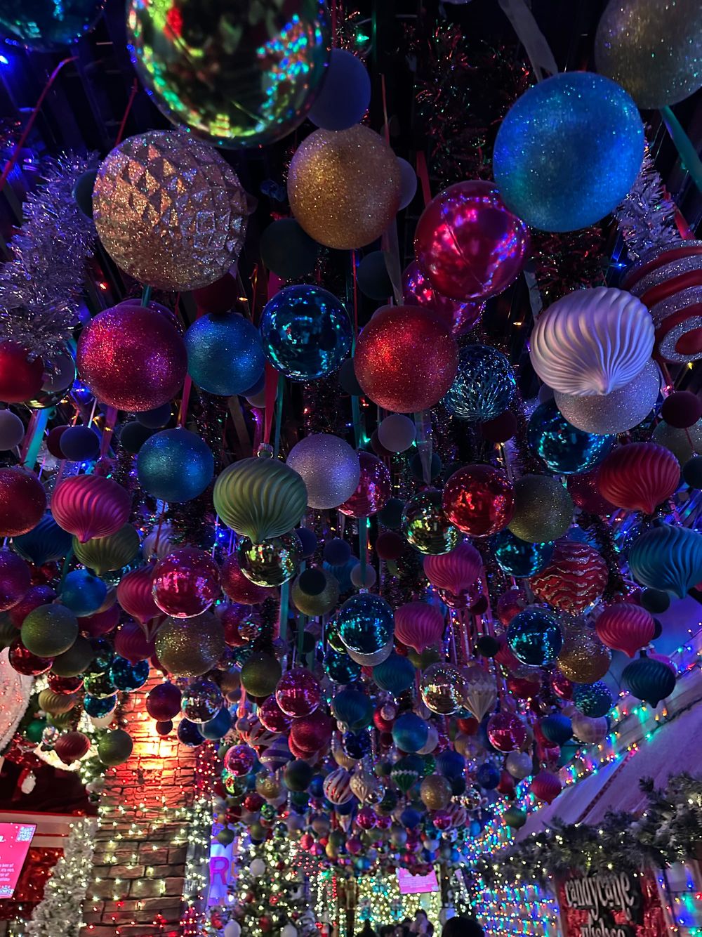 Frosty's Christmas Bar is Back in Chicago