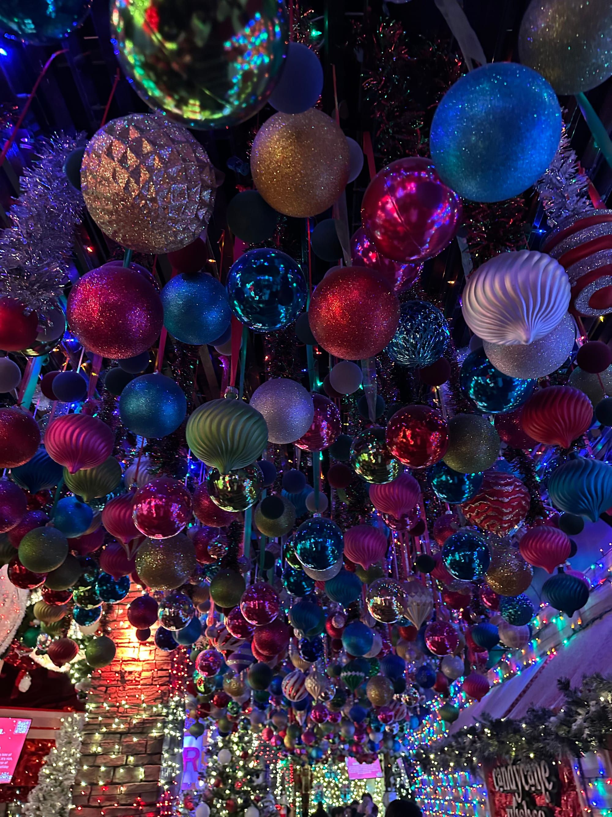 Frosty's Christmas Bar is Back in Chicago