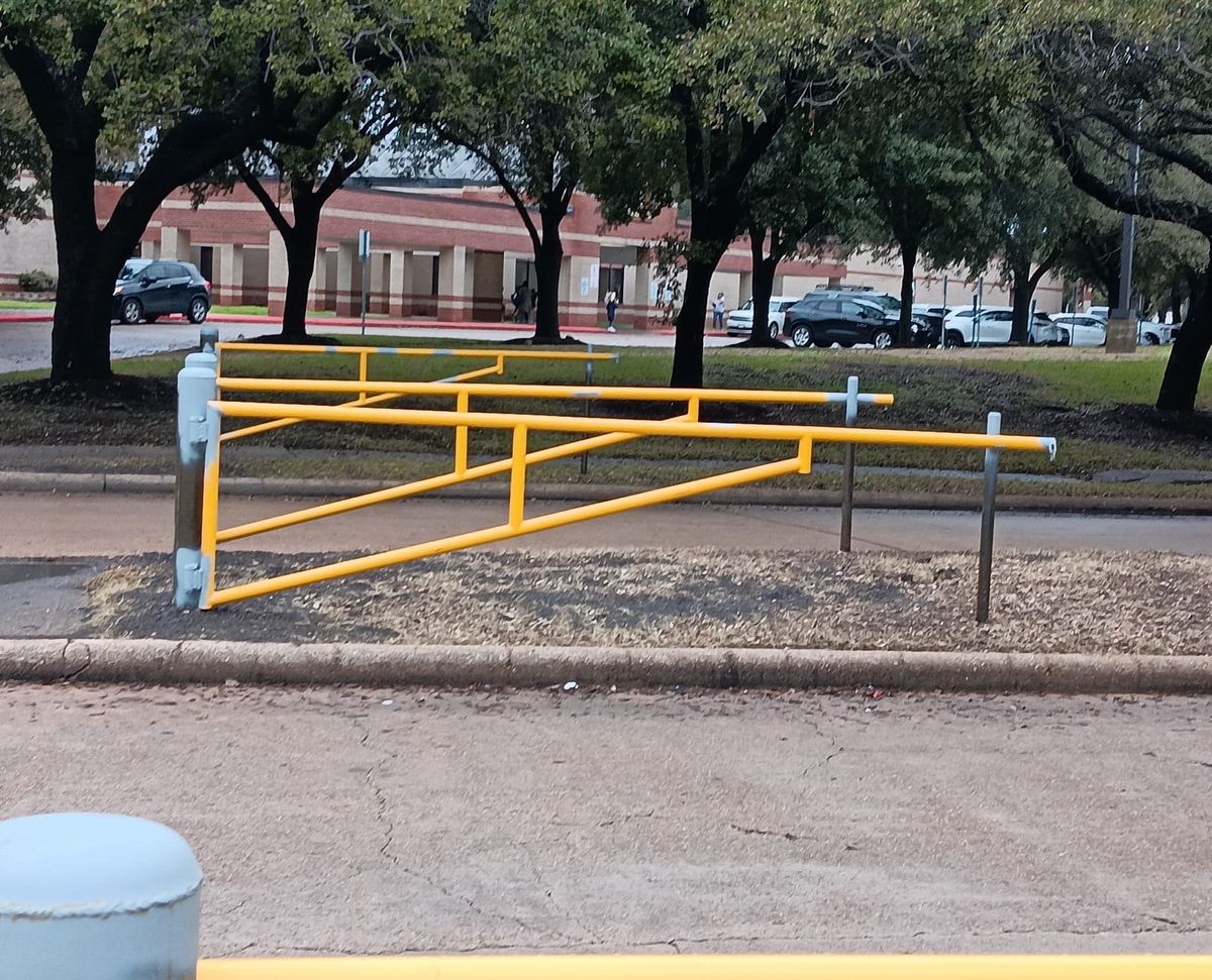 Harris County Building Gates to Keep Bissonnet Track Closed