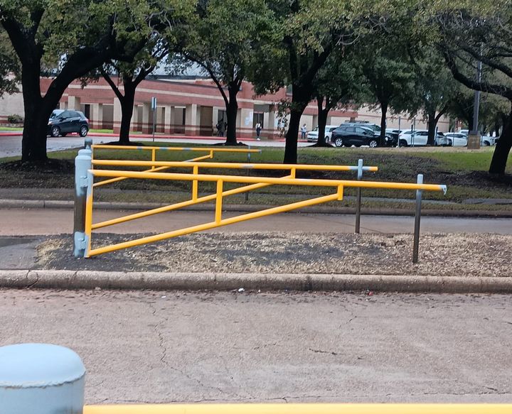 Harris County Building Gates to Keep Bissonnet Track Closed