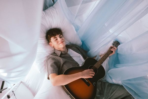 Fred Roberts releases acoustic version of Runaway