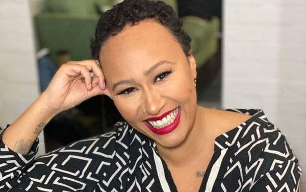 Emeli Sandé comes out and says she’s in a same-sex relationship: “She’s the one for life”