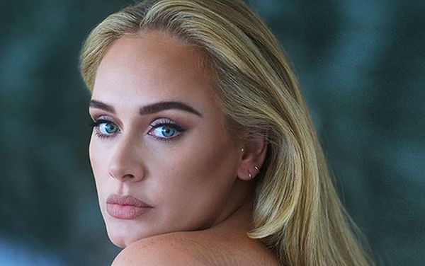 “I’m straight, my love”: Adele respectfully turns down queer fan’s proposal