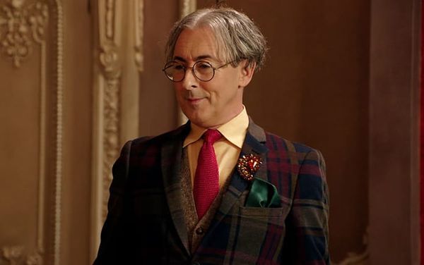 Alan Cumming returns OBE due to “toxicity” of British Empire