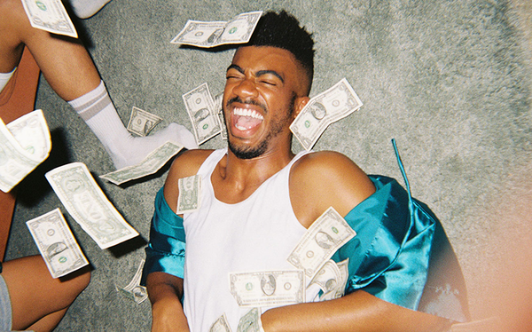 Bronze Avery throws a massive gay sleepover in Spilling Out video