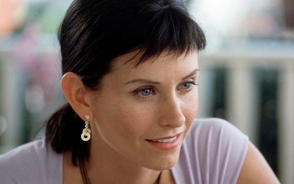 Courteney Cox is still haunted by her bangs in Scream 3: “That was the worst!”