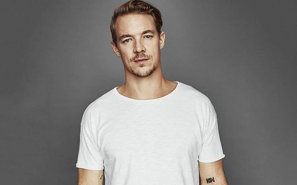 Diplo tells fans he “might be gay” as plane makes emergency landing