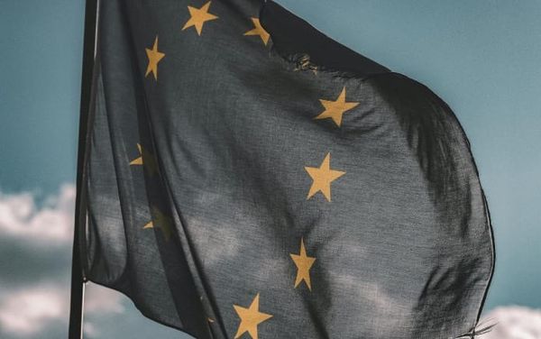 Organizaciones LGTBIQA+ se unen para prohibir las terapias de conversión en la Unión Europea