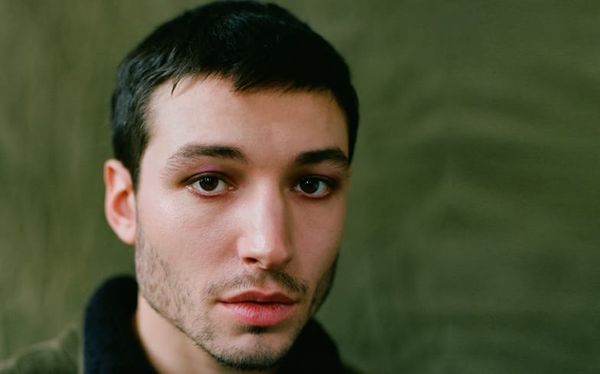 Ezra Miller says he doesn’t identify as a man or a woman: “Queer just means no”
