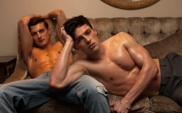 Two heartthrobs and a hotel suite… Anyone for room service?