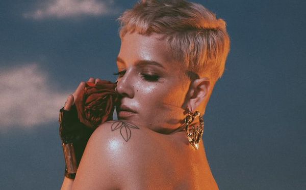 Halsey confronts people doubting her bisexuality with brilliant PSA
