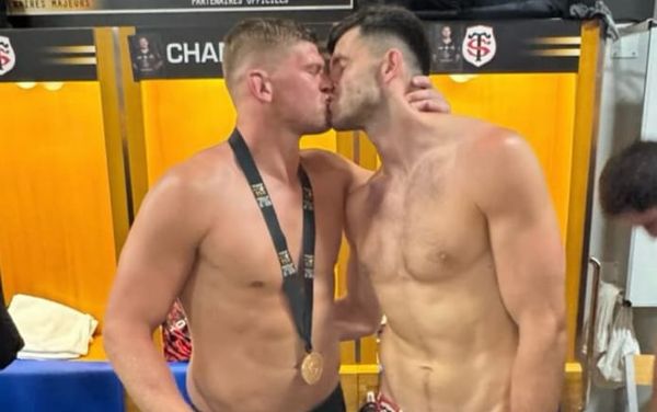 “Hottest thing I’ve seen”: Fans go feral for post-match kiss between rugby teammates