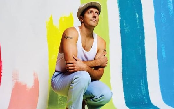 Jason Mraz says he found a “new acceptance” for his sexuality during his divorce