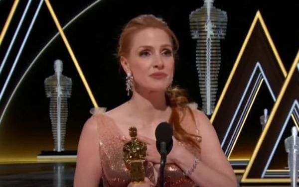 Jessica Chastain slams “discriminatory and bigoted legislation” during Oscars acceptance speech