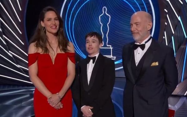 Juno stars Elliot Page, Jennifer Garner and J.K. Simmons reunite at 2022 Oscars