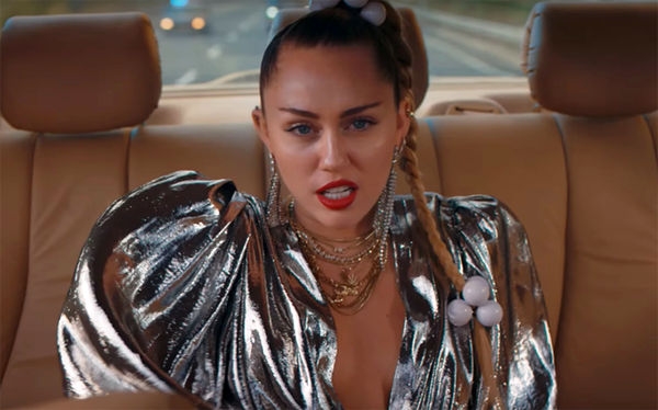 Miley Cyrus reveals her first kiss was with a girl