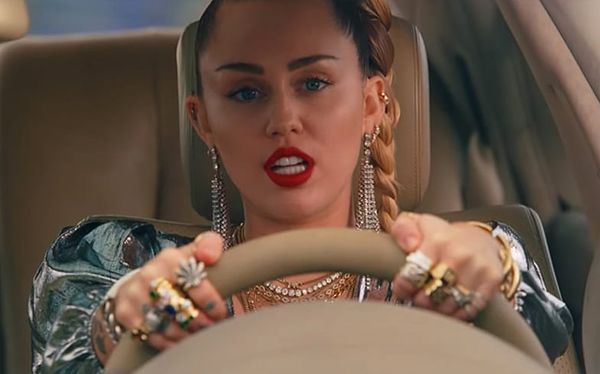 Miley Cyrus is no longer vegan due to health concerns
