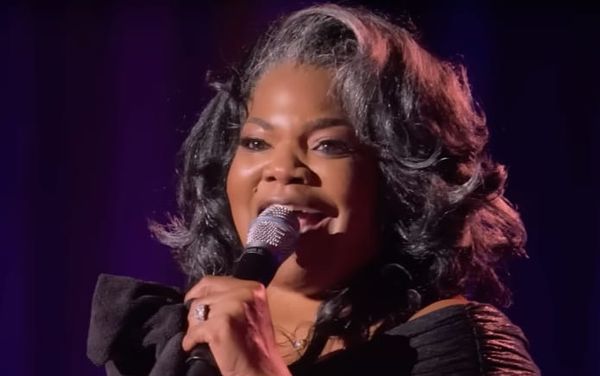 Mo’Nique seemingly comes out as queer in new Netflix comedy special