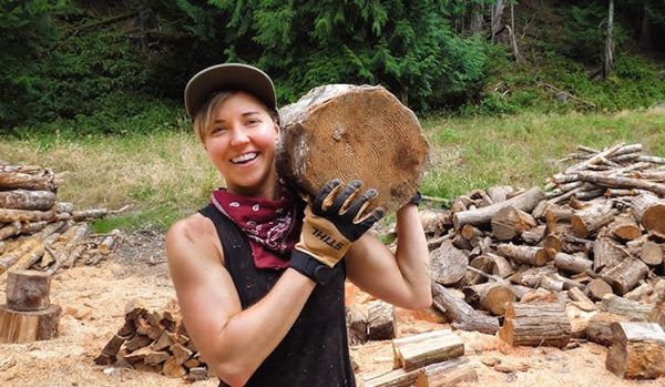 Sapphics are lusting over TikTok’s ‘maple mommy’ – we don’t blame them