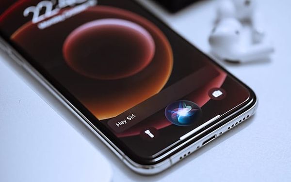 Apple tests gender-neutral Siri option voiced by LGBTQ+ person