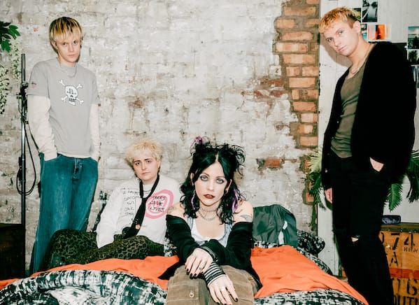 Pale Waves release brand new single Fall To Pieces