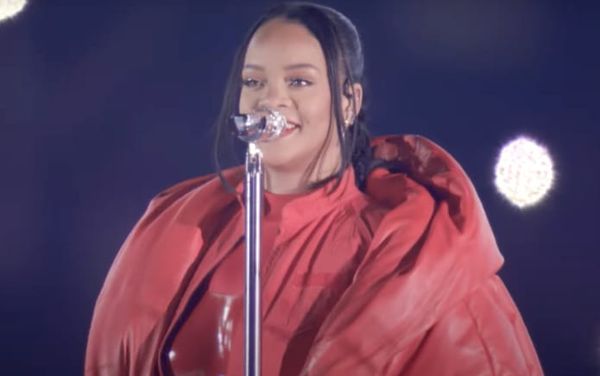Here’s how fans reacted to Rihanna’s iconic Super Bowl LVII halftime performance