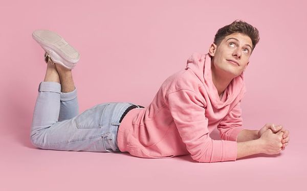 Riyadh Khalaf announces guide book for young queer teens